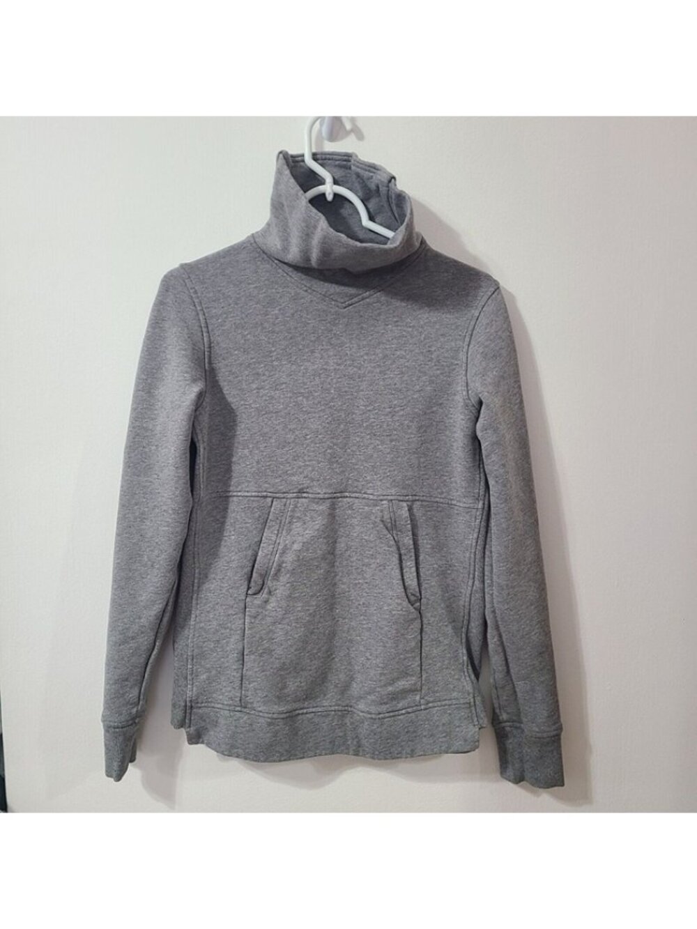Lululemon Press Pause Pullover Heathered Medium Grey Size 4 EUC